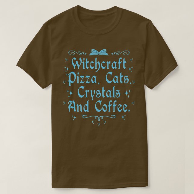 Witchcraft Pizza Cats Cats Crystals & Coffee Wicca T Shirt (Design framsida)