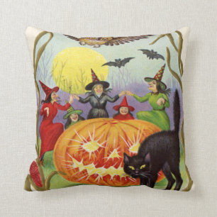 Witches Dancing Around Jack O'Lantern Kudde
