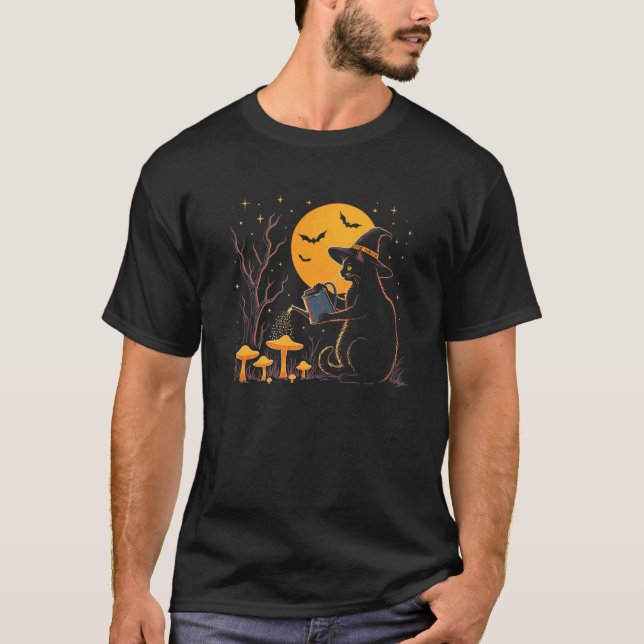Witchy Black Cat Watering Mushroom Moonlight Hall T Shirt (Framsida)