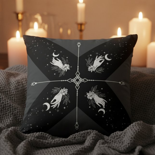 Witchy Noir Celestial Moon Black and White Kudde (Unleash the magic of the night with a captivating "Witchy Noir" Celestial Throw Pillow)