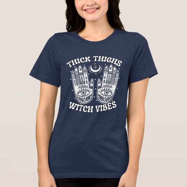 Witchy oktober Vibes T-shirt Halloween Tee (Framsida)