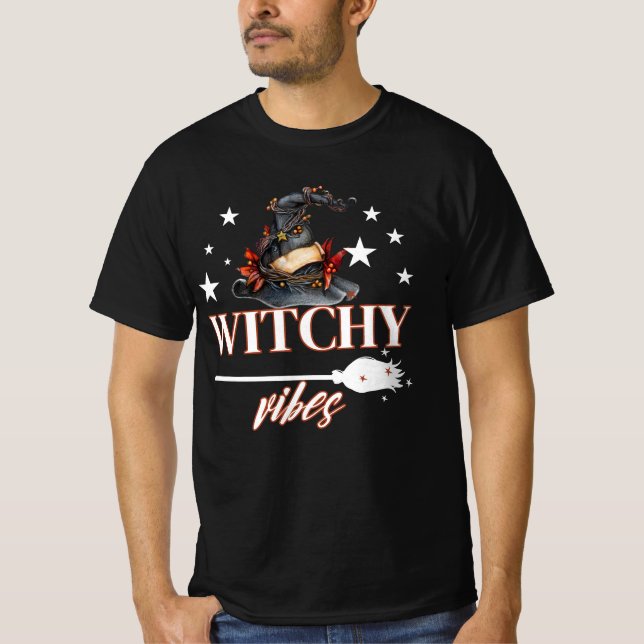 Witchy oktober Vibes T-shirt Halloween Tee (Framsida)