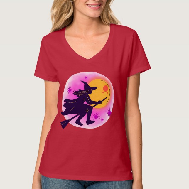 "Witchy Ride - Halloween Flies Broom Tee" T Shirt (Framsida)