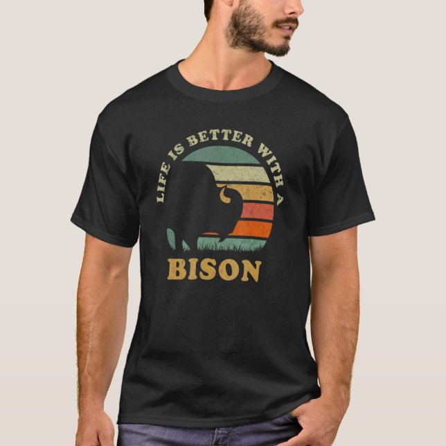 With A Bison Native American Indian Buffalo T Shirt (Framsida)