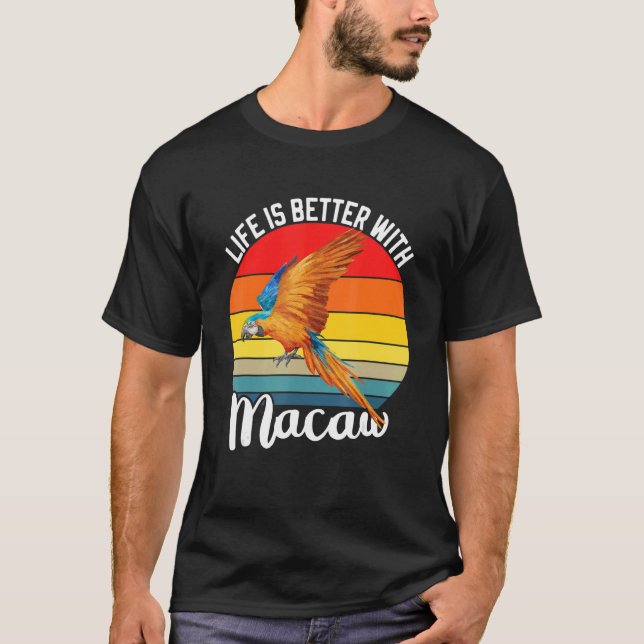 With Scarlet Macaw Colourful Parrot Bird T Shirt (Framsida)