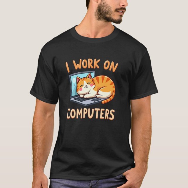 Witty Cat Jag Jobbar på Datorer T-Shirt (Framsida)