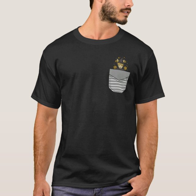 Wizard Cat In Pocket T Shirt (Framsida)