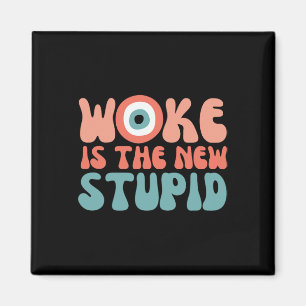 Woke är det nya dumma roliga anti-woke konservativ magnet