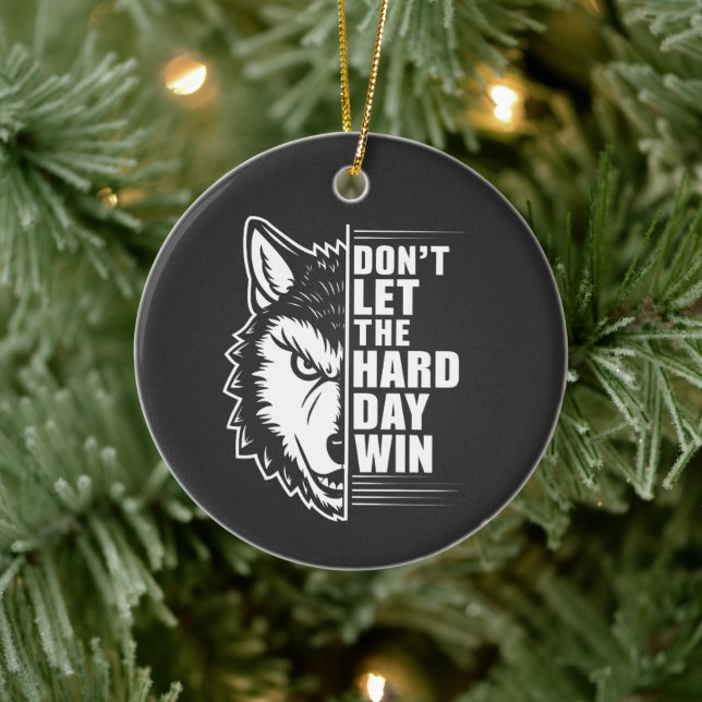 Wolf Don't Let The Hard Day Win Quote Art Julgransprydnad Keramik (Träd)