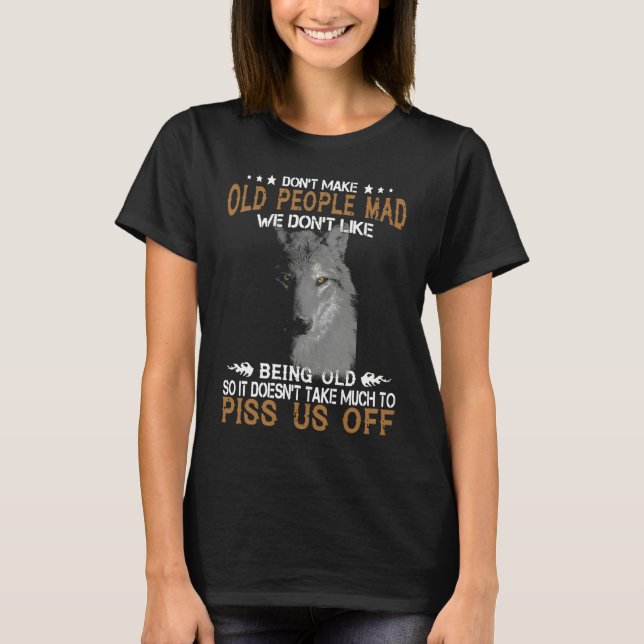 Wolf Don't Make Old People Mad We Don't Like Being T Shirt (Framsida)