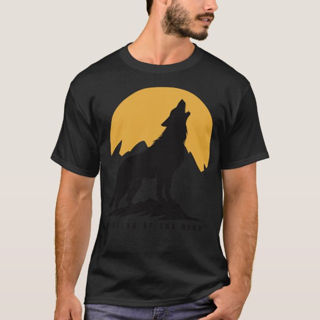 Wolf Howling at the moon T Shirt (Framsida)