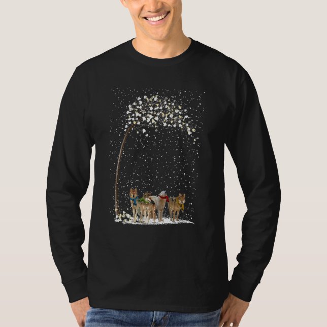 Wolf Scarf Winter Christmas Tree Xmas Snowy T Shirt (Framsida)