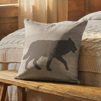 Wolf Silhouette Reversible Throw Pillow Kudde