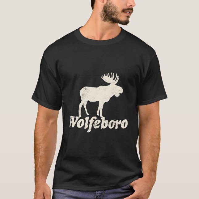 Wolfeboro Nh Vacation Moose Produkt T Shirt (Framsida)