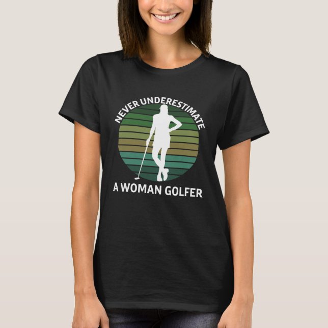 Woman Golfer Golf-Klubbar Underestima aldrig T Shirt (Framsida)