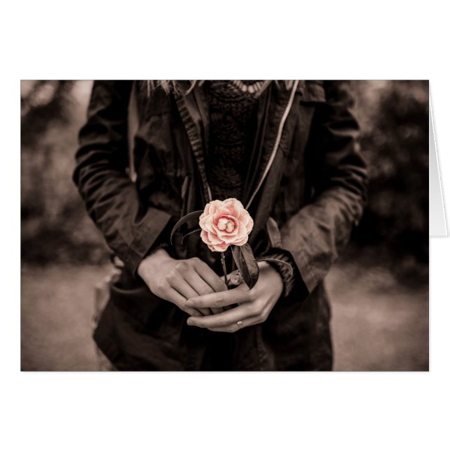 Woman Holding a Rosa Camellia Hälsningskort (Framsidan Horizontal)