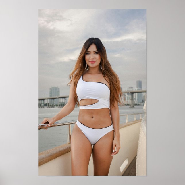 Woman In A White Swimsuit Poster (Framsidan)