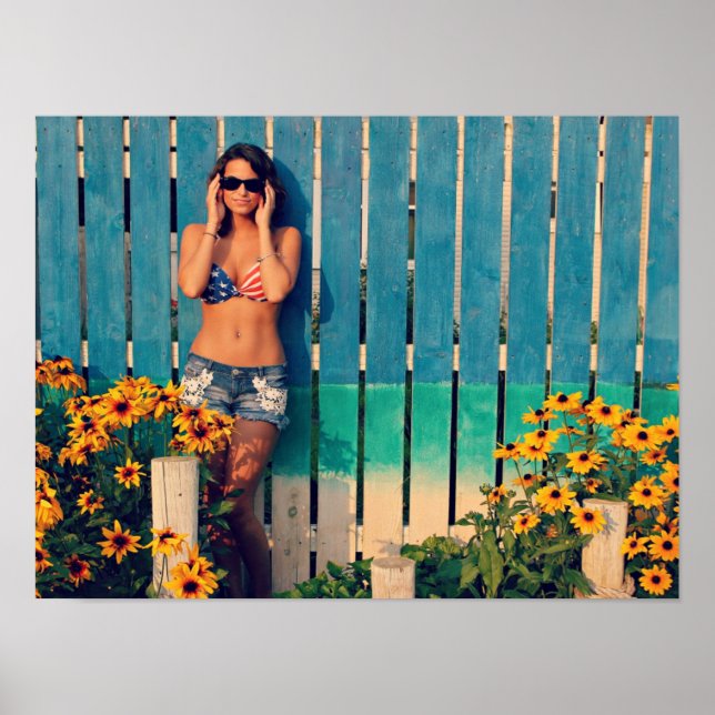 Woman In An American Flag Bikini Poster (Framsidan)