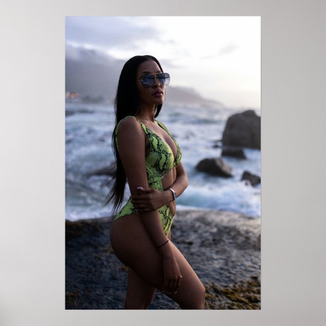 Woman In Green Swimsuit By The Ocean Poster (Framsidan)