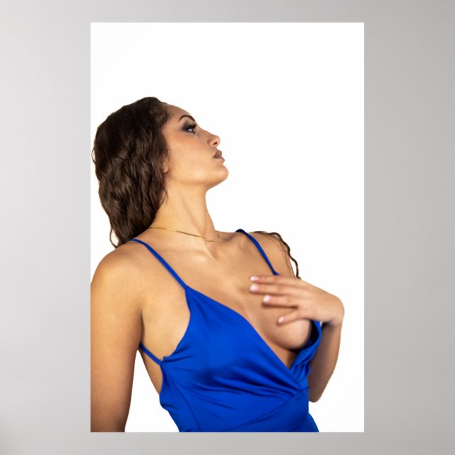 Woman posing in blue dress showing confidence and  poster (Framsidan)