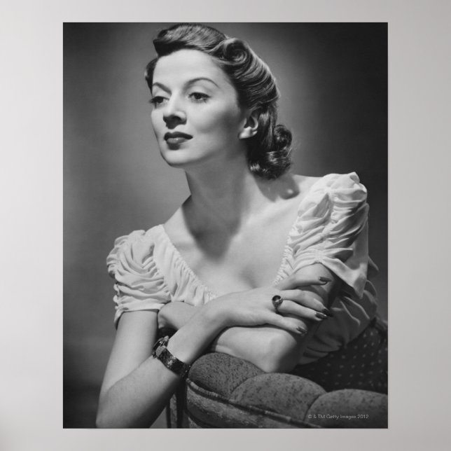 Woman Posing in Studio Poster (Framsidan)