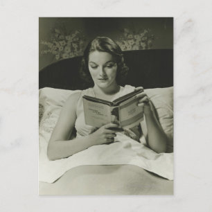 Woman Reading Bok Vykort