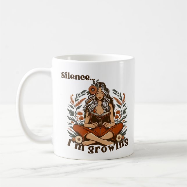 Woman reading in silence – Bohemian floral design  Kaffemugg (Vänster)