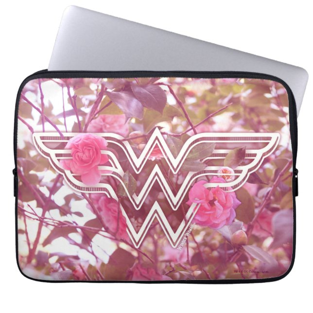  Woman Rosa Camellia Flowers Logotyp Laptop Sleeve (Framsidan)