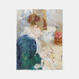 Woman Sewing, Berthe Morisot Fleecefilt
