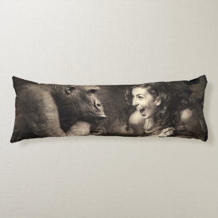 Woman Skapar Gorilla Laugh Kroppskudde