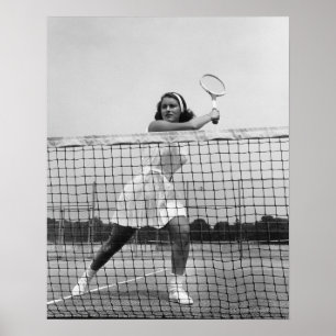 Woman Spelning Tennis Poster