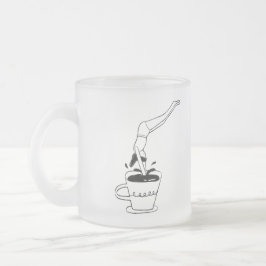 woman swimming in coffee cup frostad glasmugg