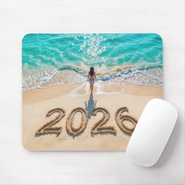 Woman Walking On a New Year 2026 Beach Musmatta (Med mus)
