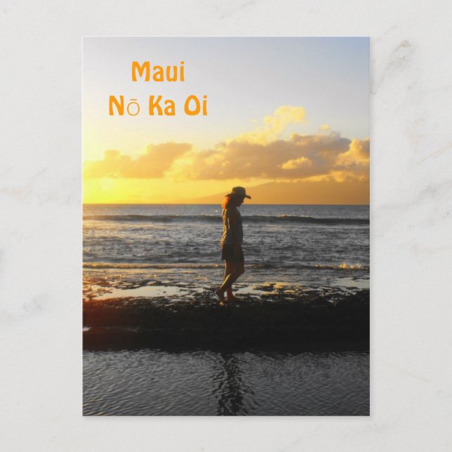 Woman Walking on Beach at Sunset in Maui Vykort (Framsida)