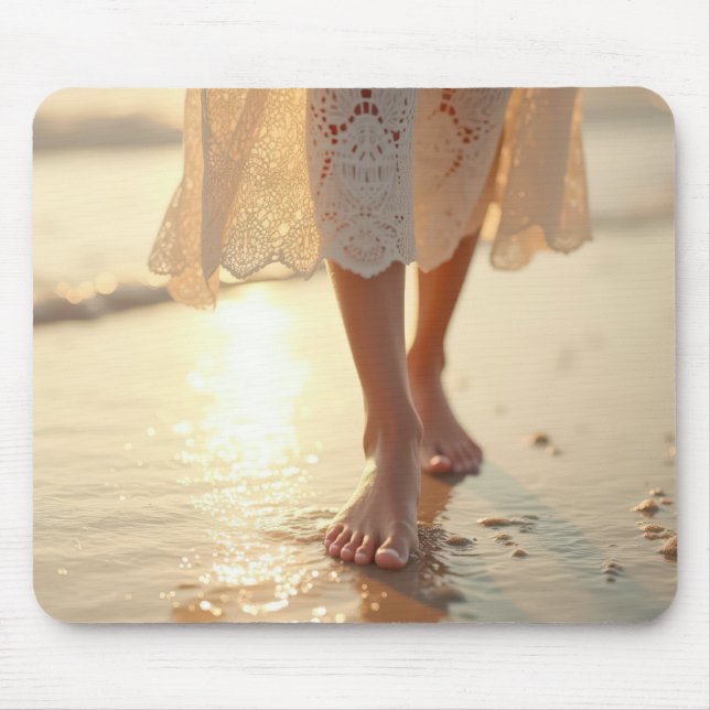 Woman Walking the Beach Musmatta (Framsidan)