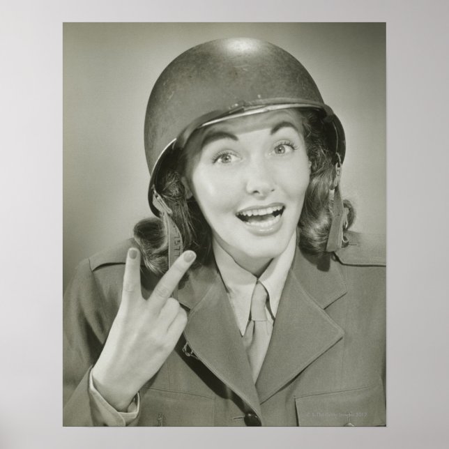 Woman Wearing an Army Helmet Poster (Framsidan)