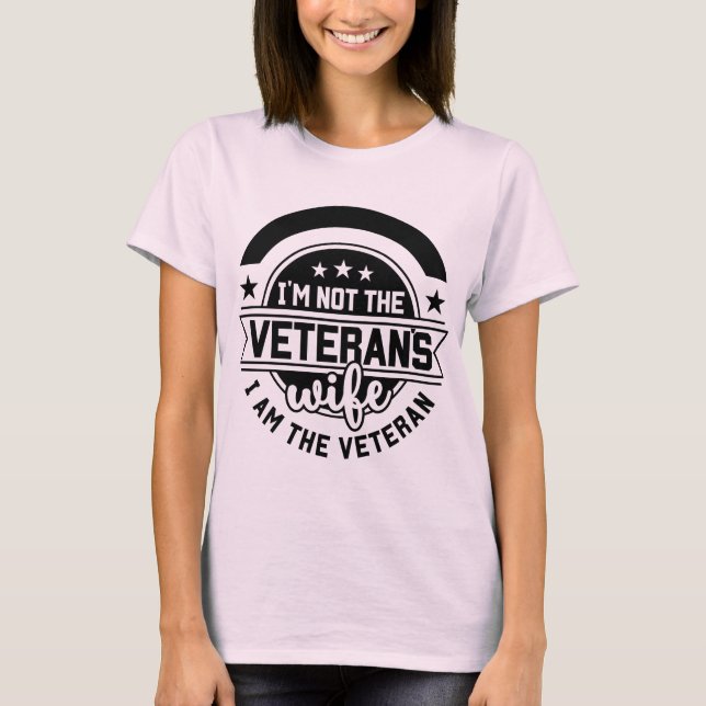 Woman's Army Veteran Proud Military V-Neck T Shirt (Framsida)