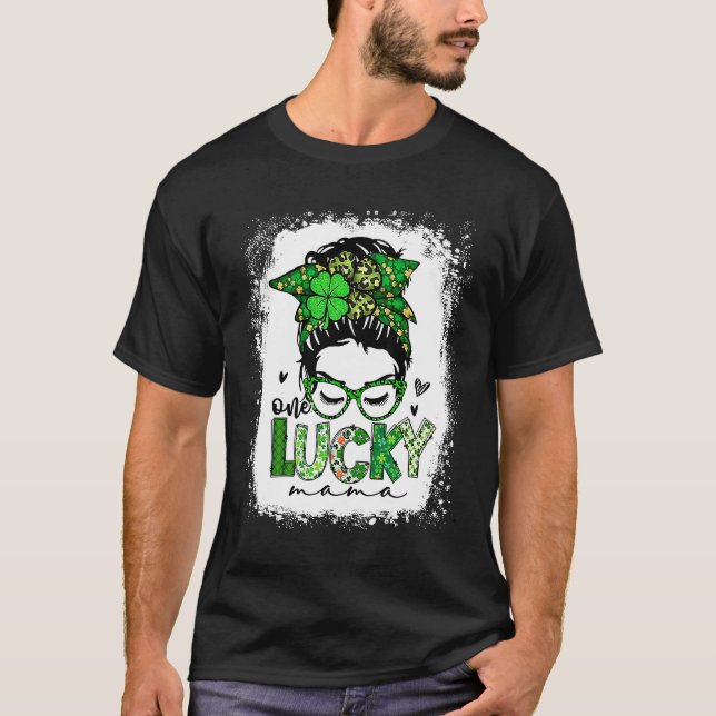 Women Messy Bun One Lucky Mamma St patricks day Ma T Shirt (Framsida)