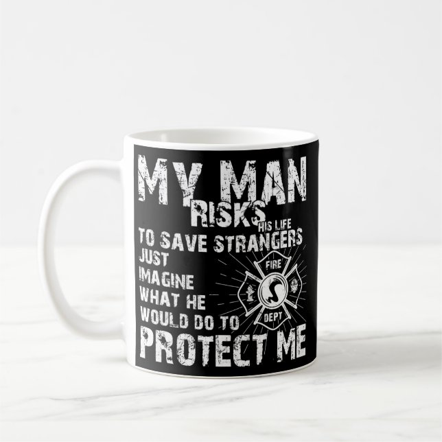 Women My Man Risks Life Firefighter Girlfriend Kaffemugg (Vänster)