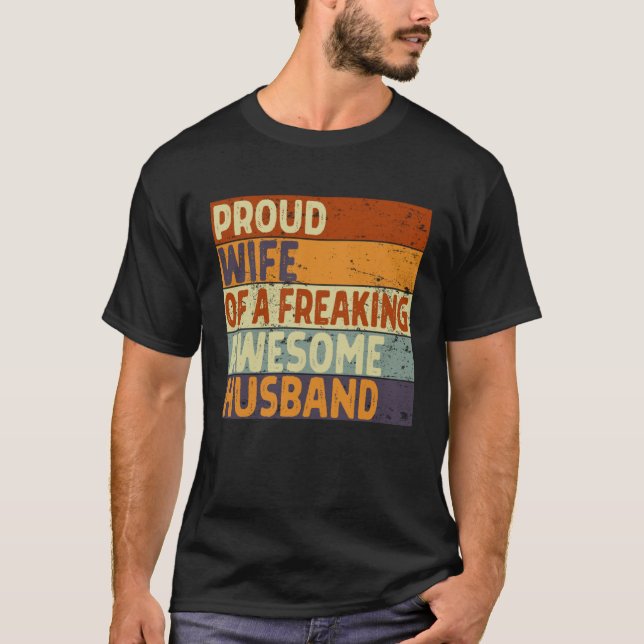 Women Proud Wife of A Freaking Awesome Hubby  Marr T Shirt (Framsida)