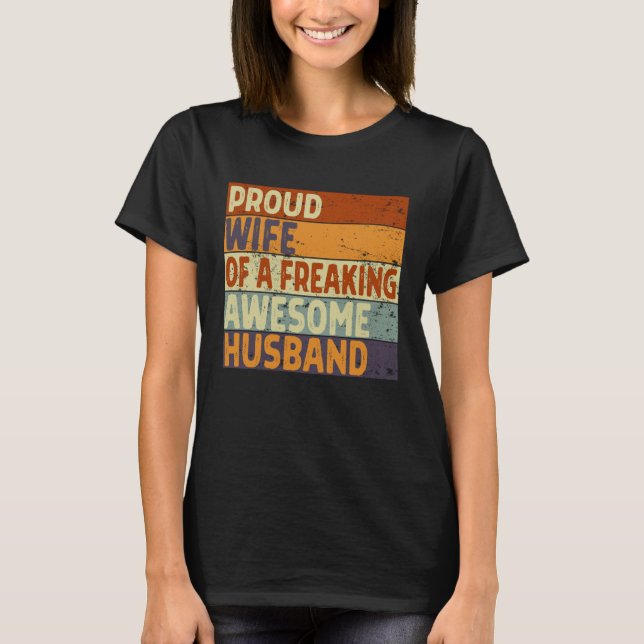 Women Proud Wife of A Freaking Awesome Hubby  Marr T Shirt (Framsida)