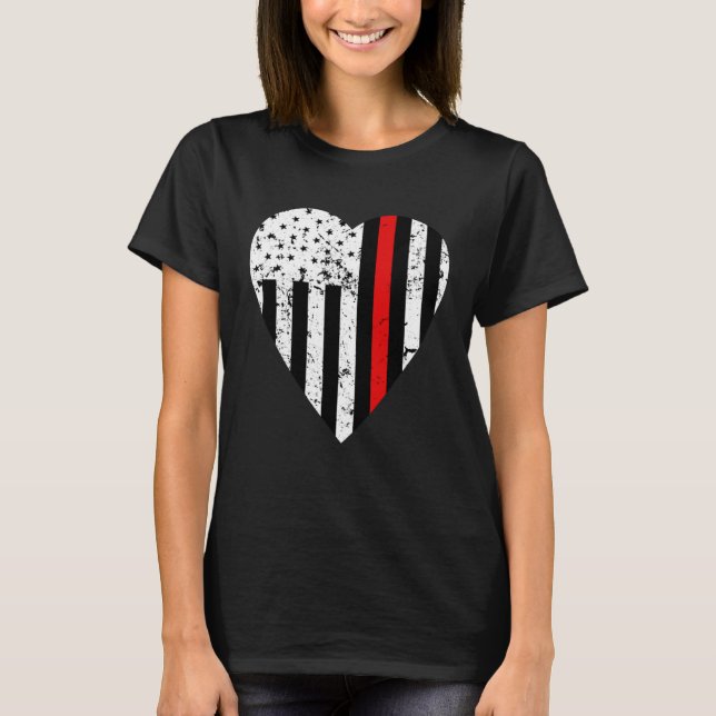 Women s Firefighter Wife Thin Red Line Hear T Shirt (Framsida)