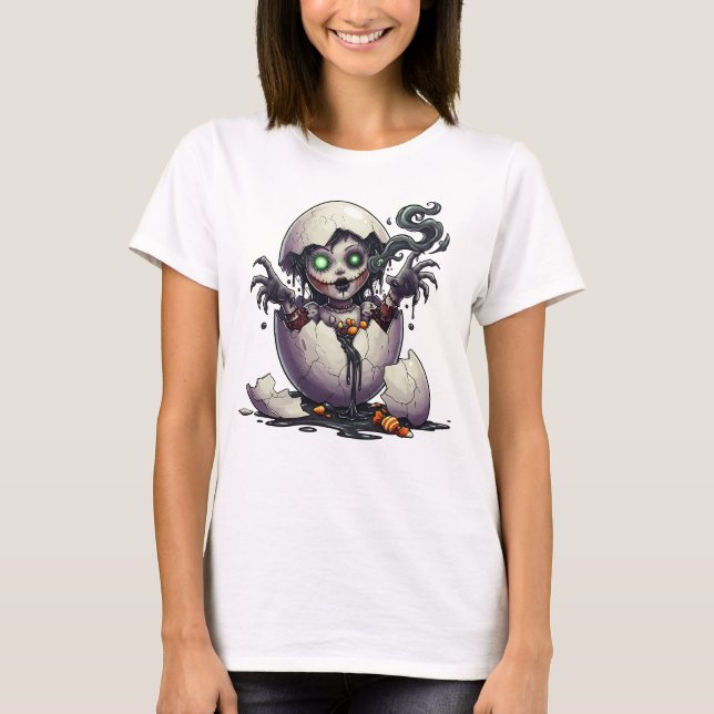 Women’s Gothic Witch Hatchling Halloween Tee (Framsida)