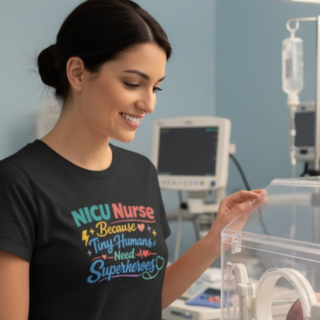 Women’s NICU Nurse Superheroes T-Shirt (Skapare uppladdad)