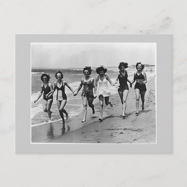 Women springa på stranden, 1940-talet vykort (Framsida)
