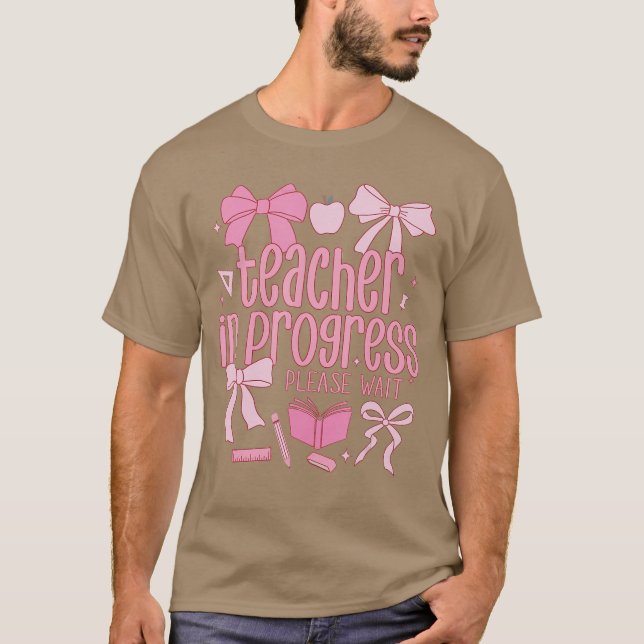 Women Teacher in Progress Coquette Pink Bow Future T Shirt (Framsida)