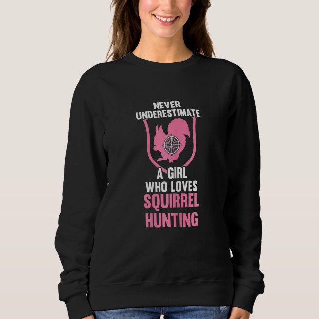 Womens A Girl who loves Squirrel Hunting Squirrel T Shirt (Framsida)