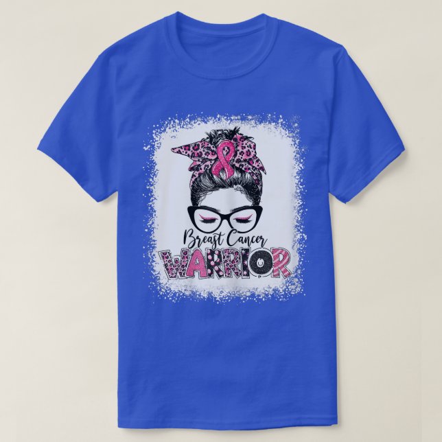 Womens Breast Cancer Warrior Messy Bun Leopard Ble T Shirt (Design framsida)
