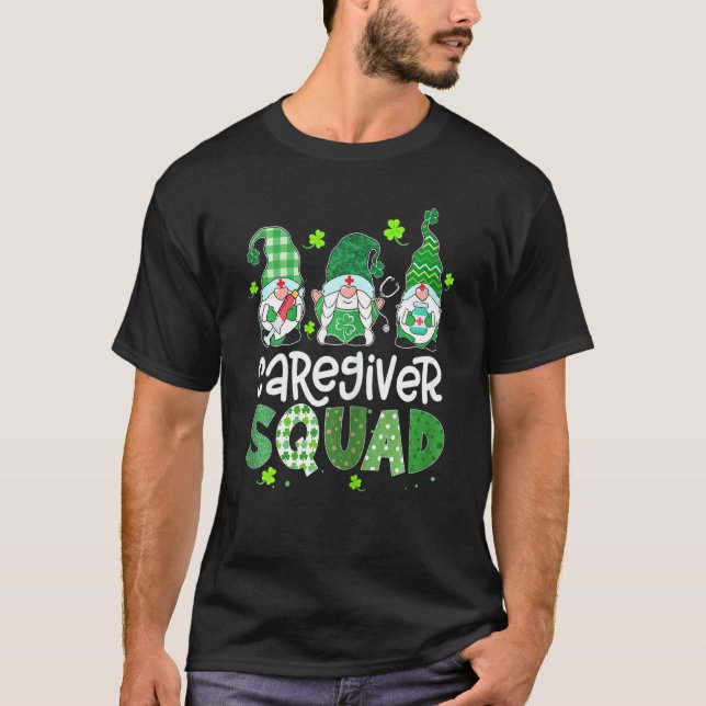 Womens Caregiver Squad Gnomies St patricks day Nur T Shirt (Framsida)