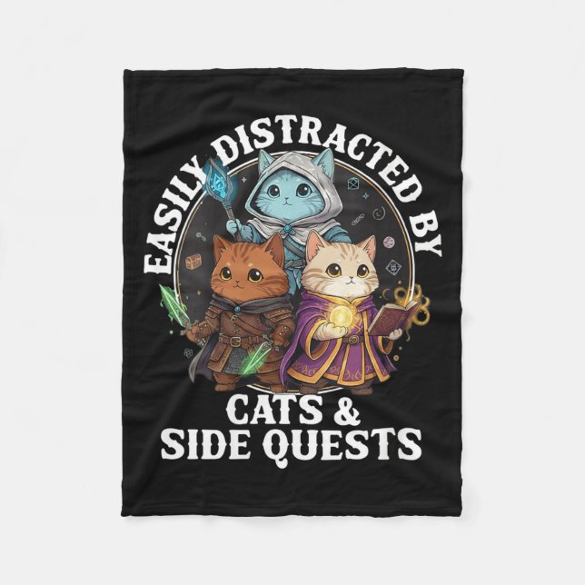 Womens Cats Side Quest Distracted Tabletop Funny S Fleecefilt (Framsidan)